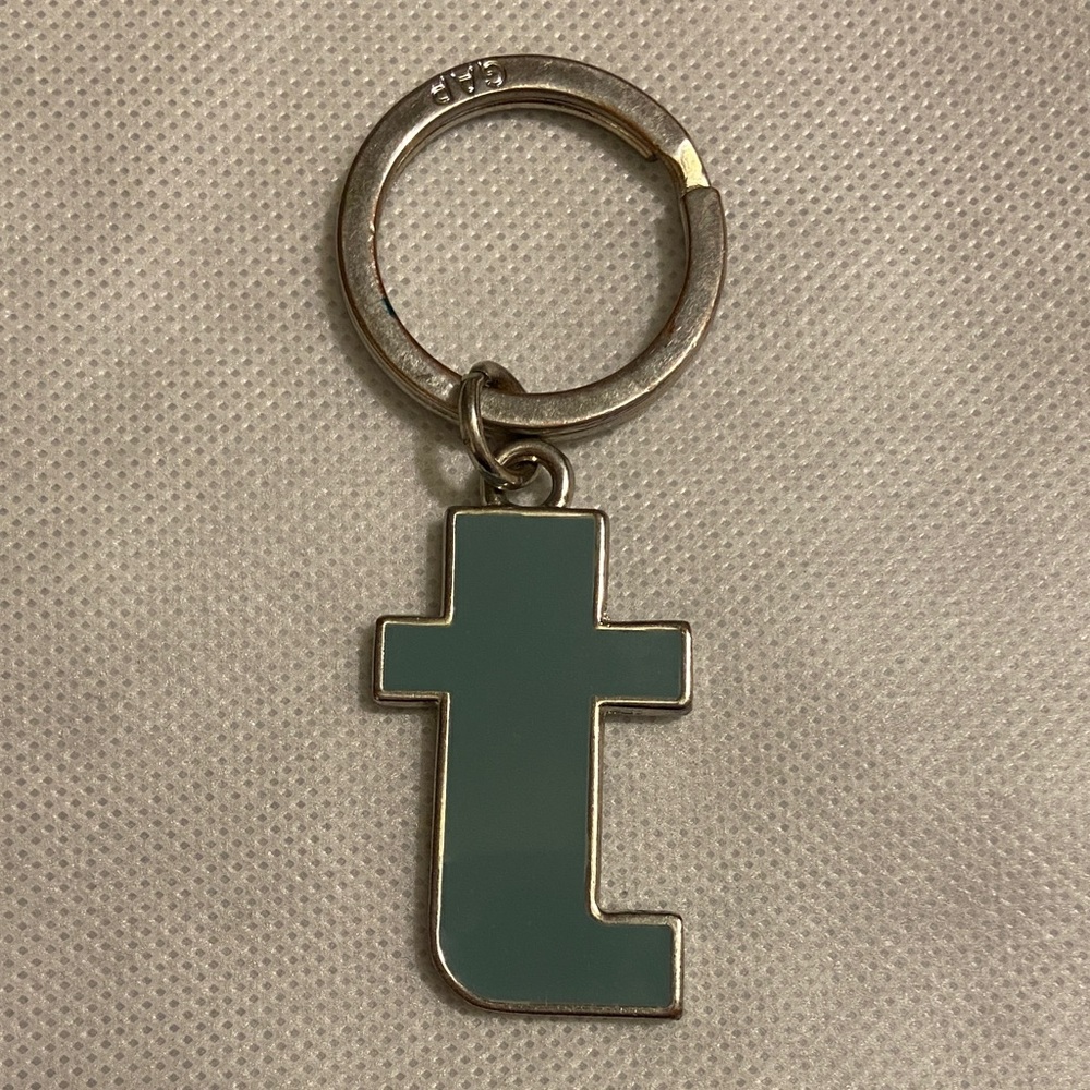 Gap 1990’s light green T initial Keychain